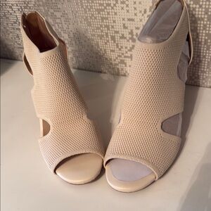 Giani Bernini Cream Heels with Peep-Toe Design